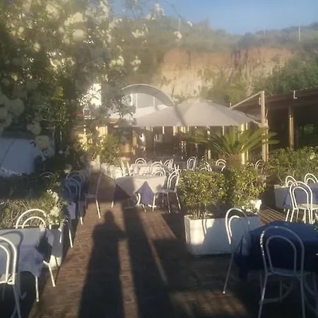 La Valle Ristorante Pizzeria ホテル ザンブローネ