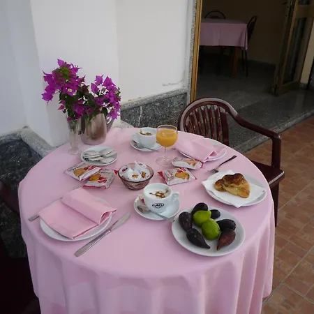 מלון La Valle Ristorante Pizzeria זמברונה