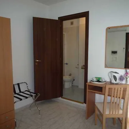 מלון La Valle Ristorante Pizzeria זמברונה